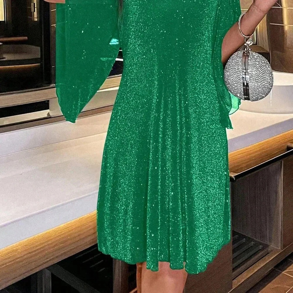 Green Casual Women's V-Neck Trumpet Sleeve Dress - Picture 5 of 8